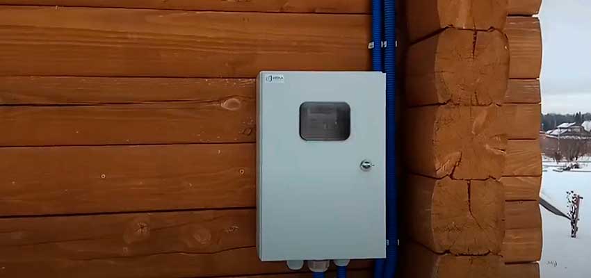 Щит электропитания снаружи дома