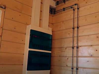 Скрытая проводка в деревянном доме